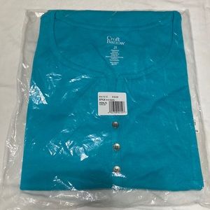 Short sleeve, three button shirt